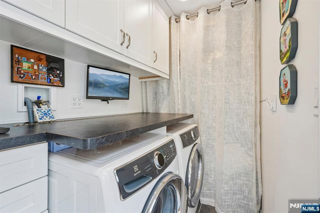 25 Daniel Court, Ridgewood, NJ 07450