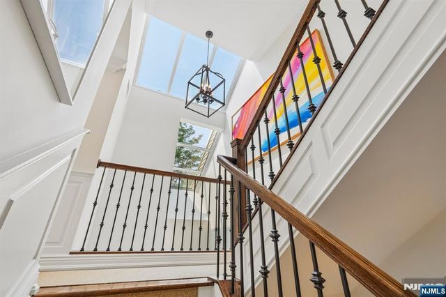 25 Daniel Court, Ridgewood, NJ 07450