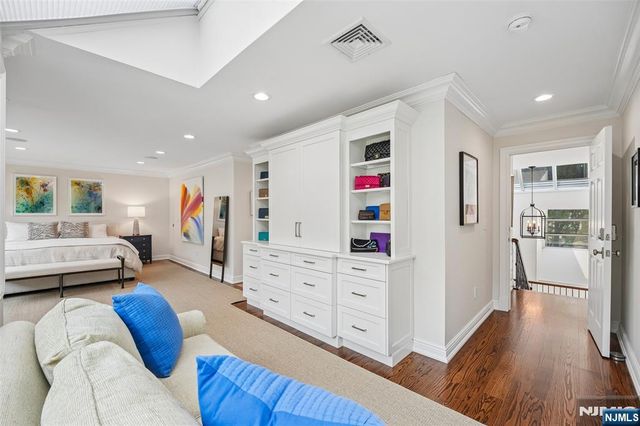 25 Daniel Court, Ridgewood, NJ 07450