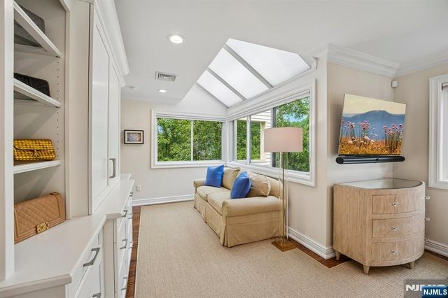 25 Daniel Court, Ridgewood, NJ 07450