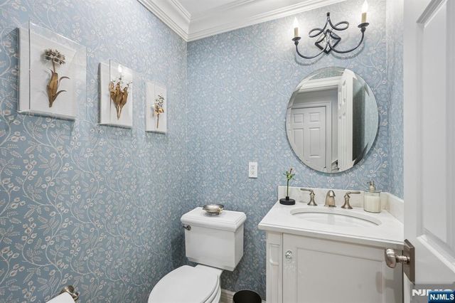 25 Daniel Court, Ridgewood, NJ 07450