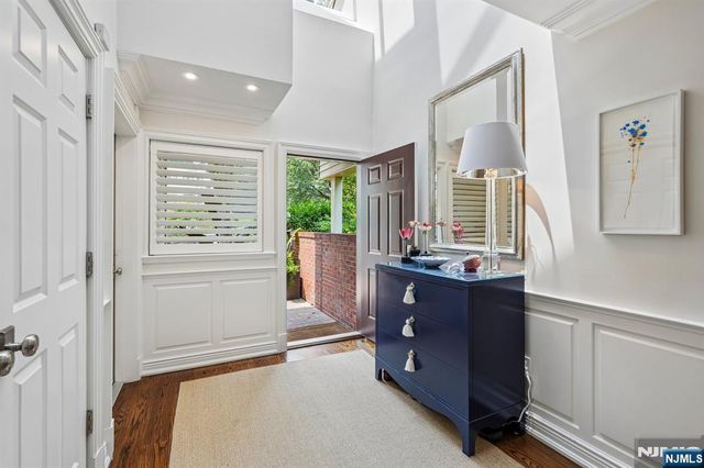25 Daniel Court, Ridgewood, NJ 07450
