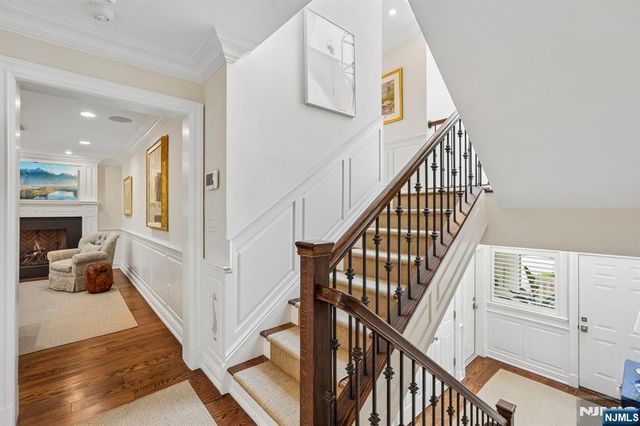 25 Daniel Court, Ridgewood, NJ 07450