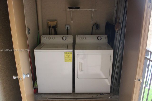 100 SW 117th Ter 2303, Pembroke Pines, FL 33025