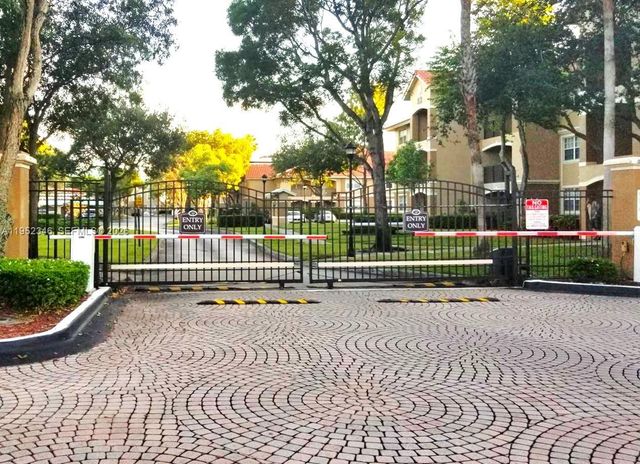 100 SW 117th Ter 2303, Pembroke Pines, FL 33025