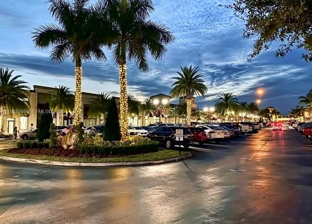 100 SW 117th Ter 2303, Pembroke Pines, FL 33025