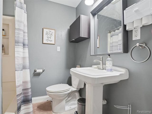 5556 Ormond Road, White Lake, MI 48383