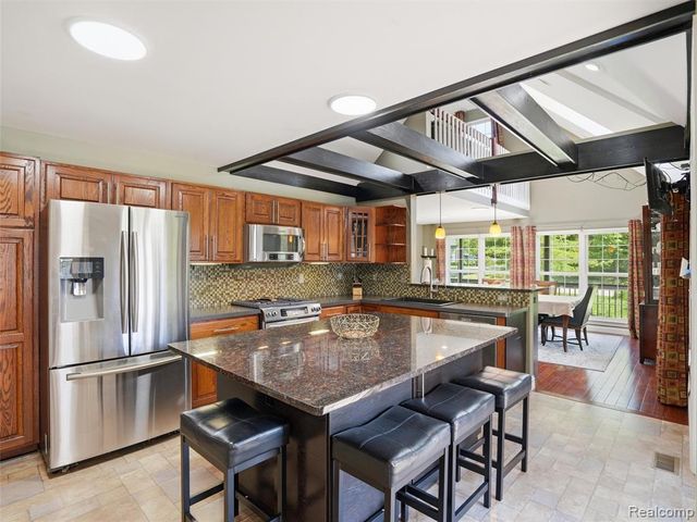 5556 Ormond Road, White Lake, MI 48383