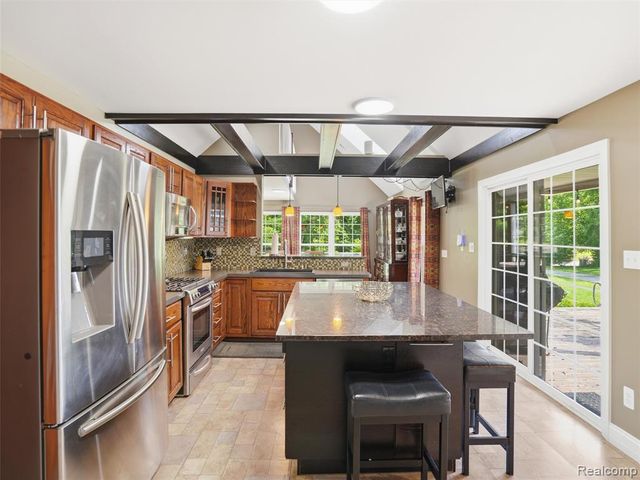 5556 Ormond Road, White Lake, MI 48383