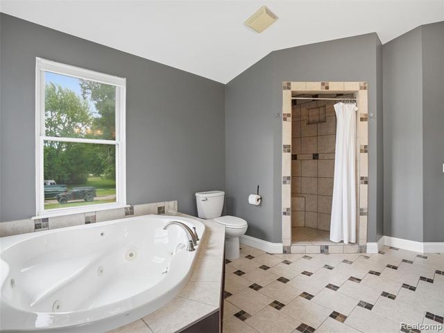 5556 Ormond Road, White Lake, MI 48383