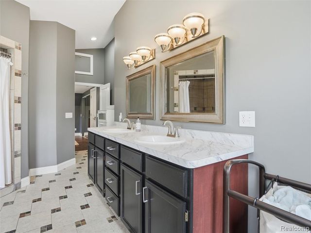 5556 Ormond Road, White Lake, MI 48383