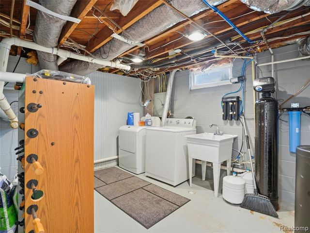 5556 Ormond Road, White Lake, MI 48383
