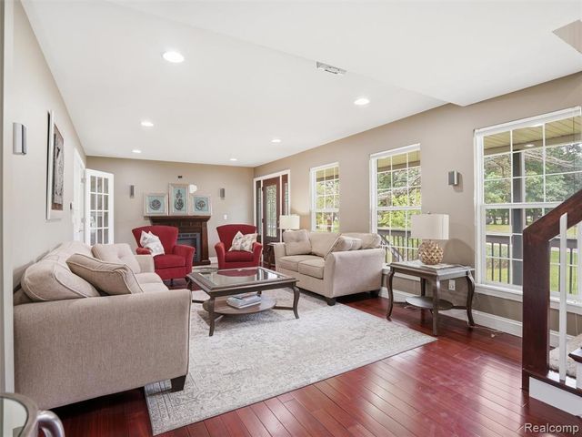 5556 Ormond Road, White Lake, MI 48383