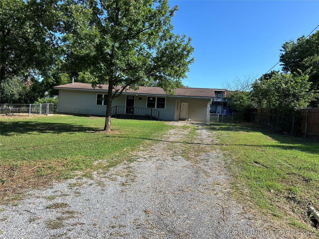 420 SE Monroe Avenue, Krebs, OK 74501