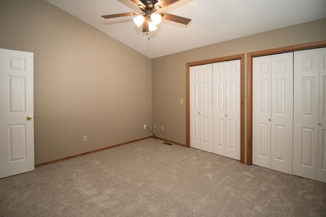 915 N Cedar Brook Cir, Mulvane, KS 67110