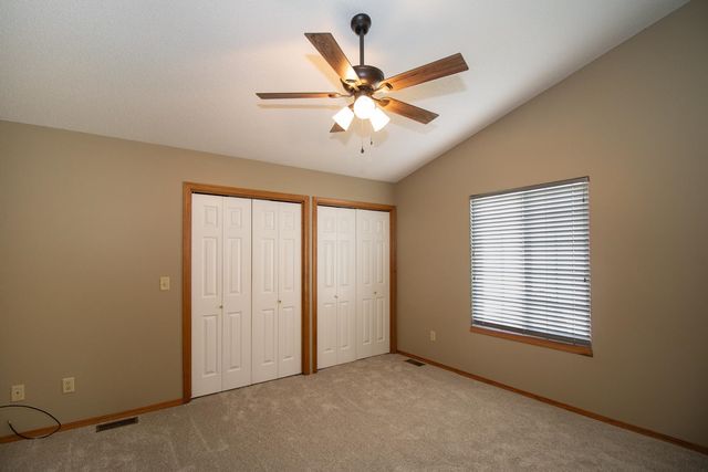 915 N Cedar Brook Cir, Mulvane, KS 67110