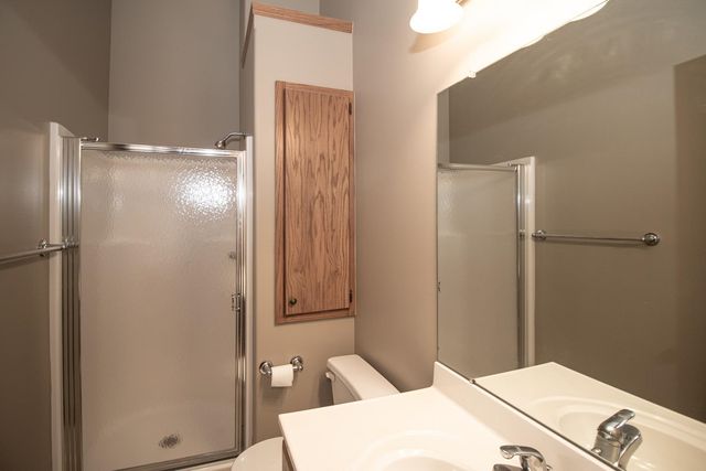 915 N Cedar Brook Cir, Mulvane, KS 67110