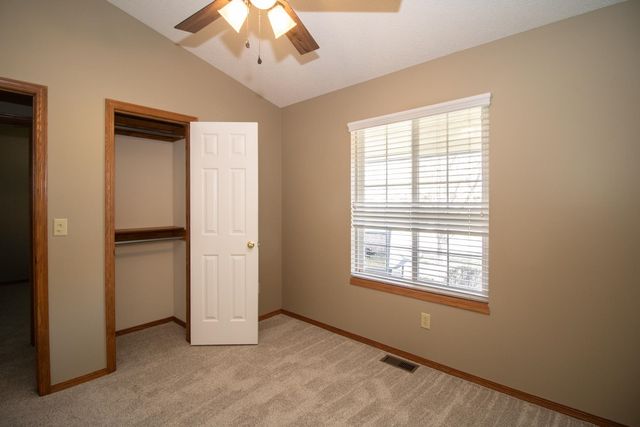 915 N Cedar Brook Cir, Mulvane, KS 67110