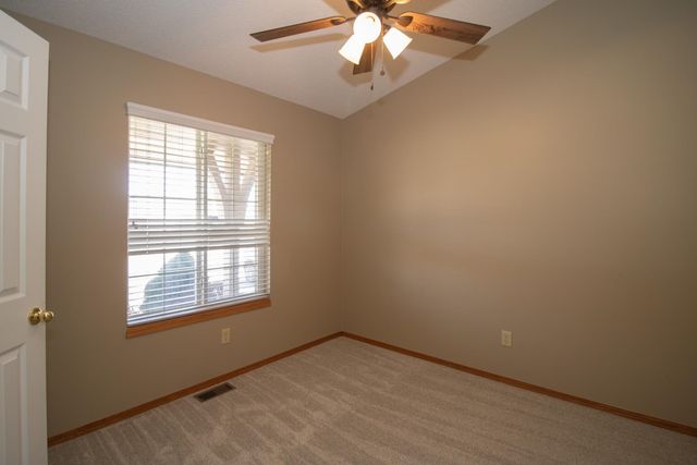 915 N Cedar Brook Cir, Mulvane, KS 67110