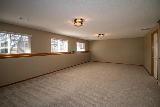 915 N Cedar Brook Cir, Mulvane, KS 67110