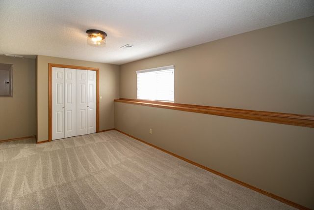 915 N Cedar Brook Cir, Mulvane, KS 67110