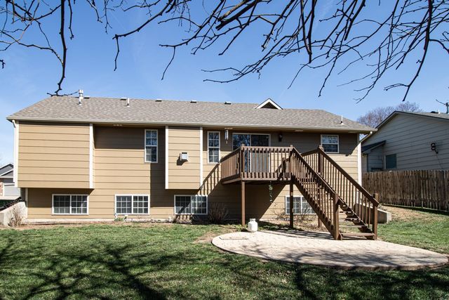 915 N Cedar Brook Cir, Mulvane, KS 67110