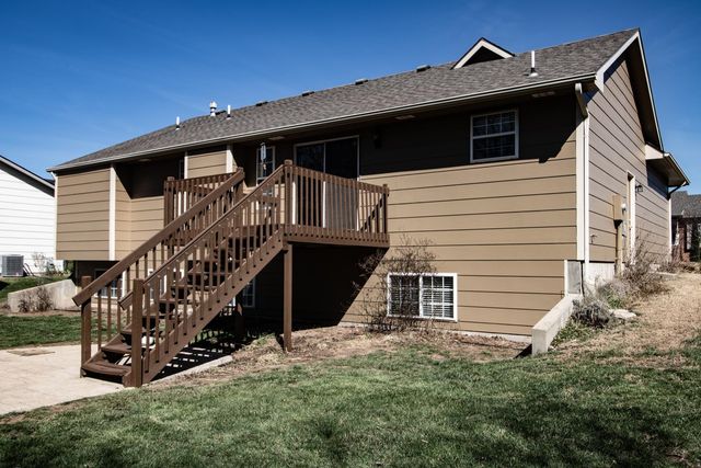 915 N Cedar Brook Cir, Mulvane, KS 67110