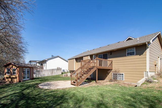 915 N Cedar Brook Cir, Mulvane, KS 67110