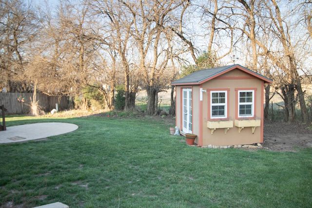 915 N Cedar Brook Cir, Mulvane, KS 67110