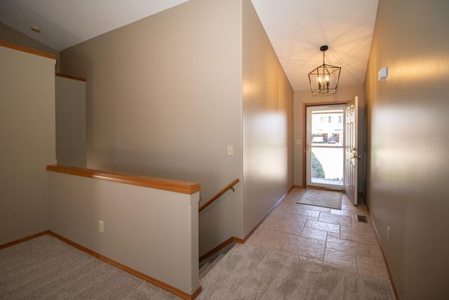 915 N Cedar Brook Cir, Mulvane, KS 67110