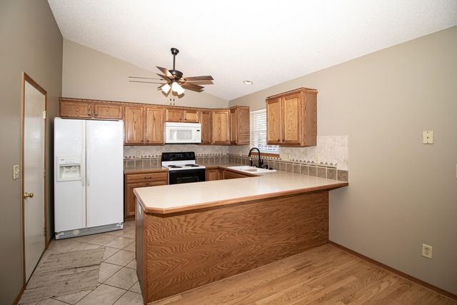 915 N Cedar Brook Cir, Mulvane, KS 67110