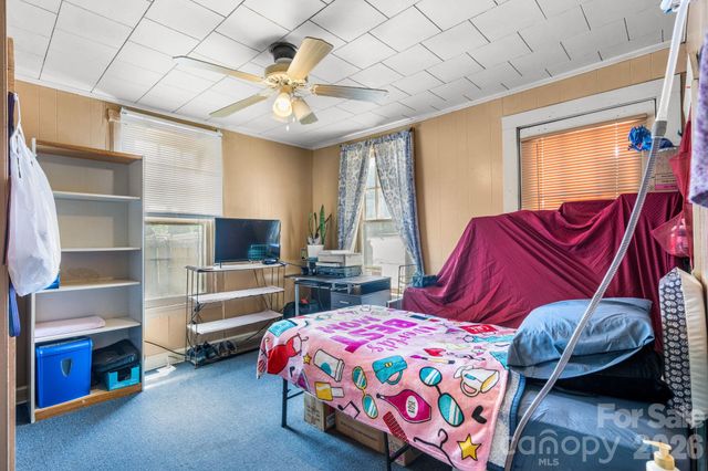 3706 2nd Avenue NW, Hickory, NC 28601