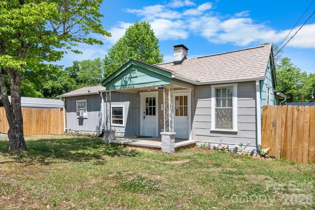 3706 2nd Avenue NW, Hickory, NC 28601