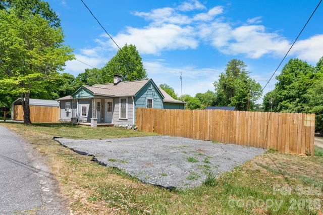 3706 2nd Avenue NW, Hickory, NC 28601