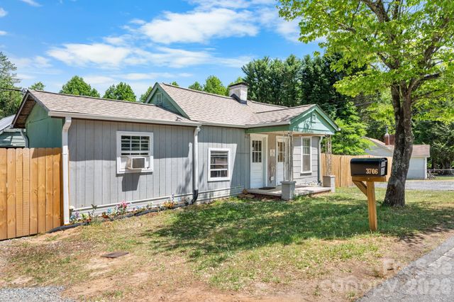 3706 2nd Avenue NW, Hickory, NC 28601