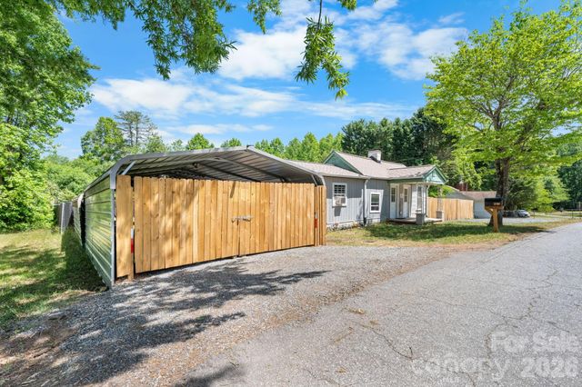 3706 2nd Avenue NW, Hickory, NC 28601