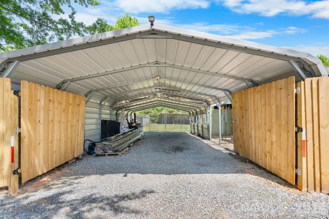 3706 2nd Avenue NW, Hickory, NC 28601