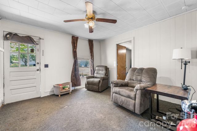 3706 2nd Avenue NW, Hickory, NC 28601