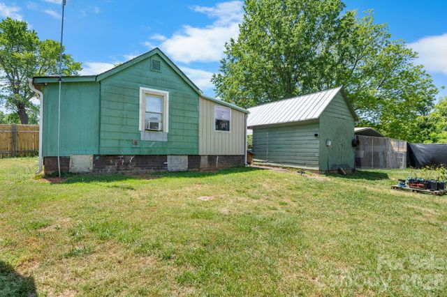 3706 2nd Avenue NW, Hickory, NC 28601