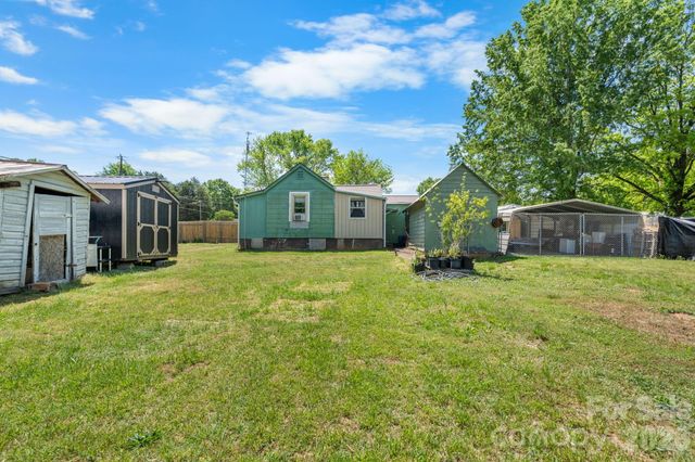 3706 2nd Avenue NW, Hickory, NC 28601