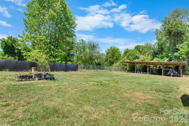 3706 2nd Avenue NW, Hickory, NC 28601