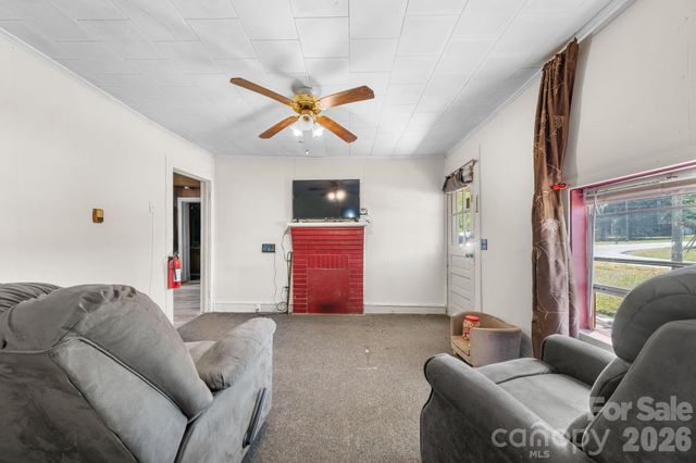3706 2nd Avenue NW, Hickory, NC 28601