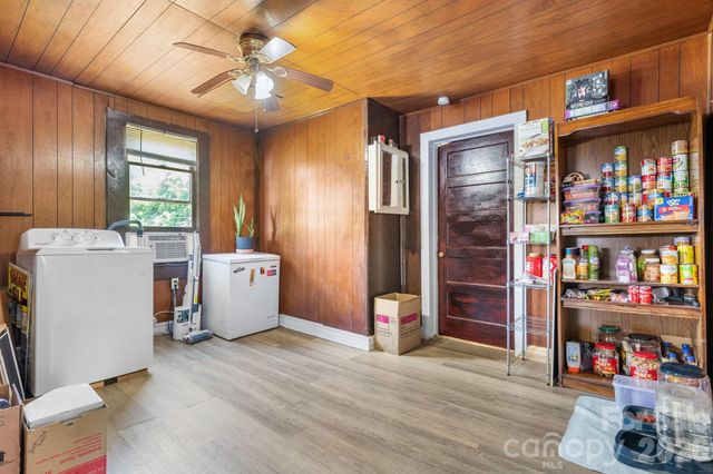 3706 2nd Avenue NW, Hickory, NC 28601