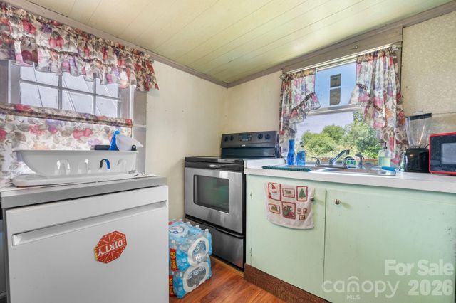3706 2nd Avenue NW, Hickory, NC 28601