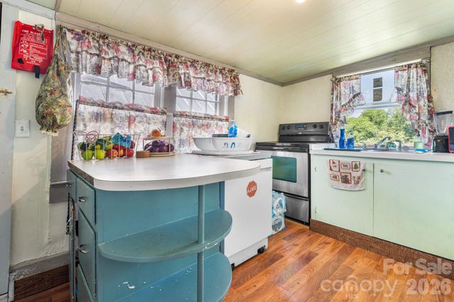 3706 2nd Avenue NW, Hickory, NC 28601