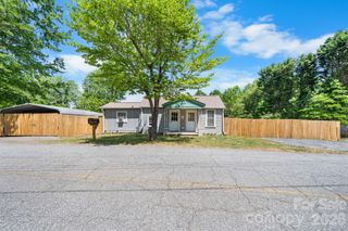 3706 2nd Avenue NW, Hickory, NC 28601
