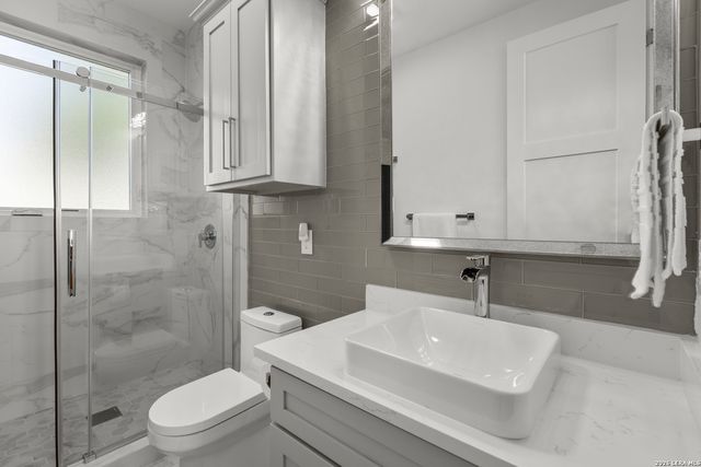 1527 Silent Hollow, San Antonio, TX 78260