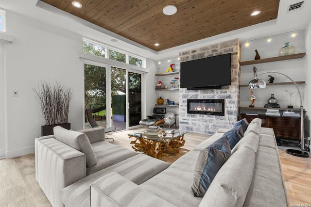 1527 Silent Hollow, San Antonio, TX 78260