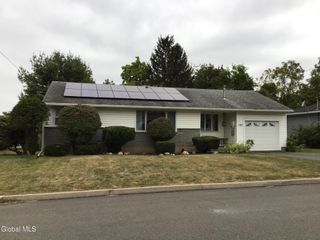 5 Crestwood Avenue, Troy, NY 12180