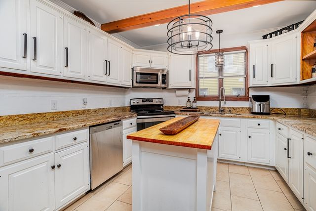 89 Boutelle St, Leominster, MA 01453